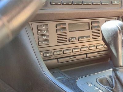 BMW 523