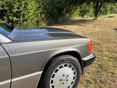 Gebraucht Mercedes 190 122 PS (89 kW) 1992 Grau Limousine