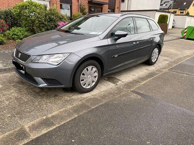 Grau Gebraucht 2015 Seat Leon ST Reference Kombi | 6.600 € (Etwas zu teuer)