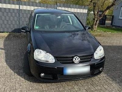 Second-hand VW Golf IV Comfortline 116 CP (85 kW) 2005 Negru Berlinǎ