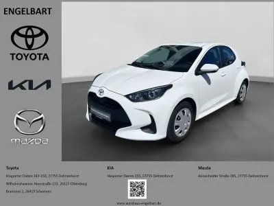 Gebraucht Toyota Yaris Comfort 72 PS (52 kW) 2022 Pure) white ii (weiss Kleinwagen