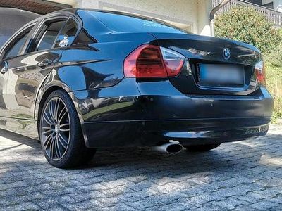 Gebraucht BMW 320 177 PS (130 kW) 2008 Schwarz Limousine