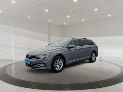 Gebraucht VW Passat Business 150 PS (110 kW) 2023 Mondsteingrau Kombi