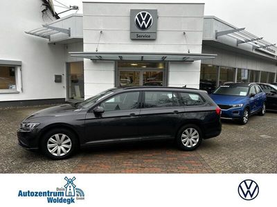 Gebraucht VW Passat Basis 122 PS (89 kW) 2022 Grau Kombi