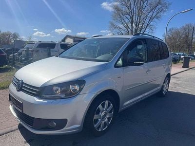 Gebraucht VW Touran Match 105 PS (77 kW) 2013 Silber Van / Kleinbus