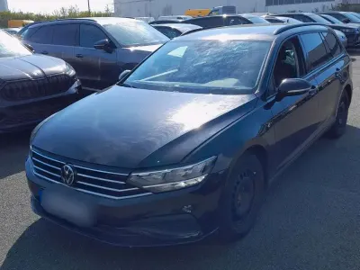 Gebraucht VW Passat Basis 122 PS (89 kW) 2022 Deep black Kombi
