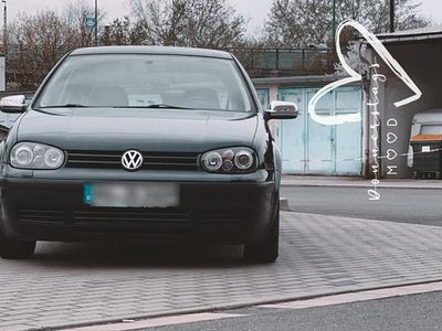 Blau Gebraucht 2000 VW Golf IV Kleinwagen | 1.600 € (Fairer Preis)