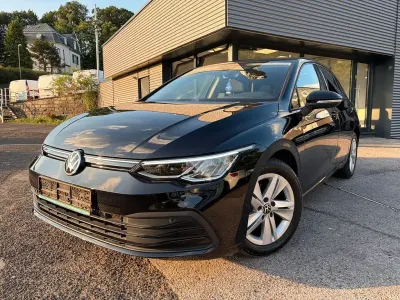 Gebraucht VW Golf VIII Life 131 PS (96 kW) 2021 Schwarz Limousine