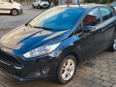 Gebraucht Ford Fiesta Celebration 82 PS (60 kW) 2016 Schwarz Kleinwagen