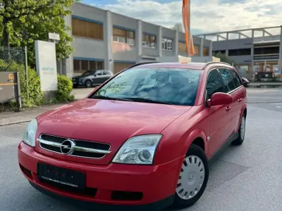 Begagnad Opel Vectra 122 HK (89 kW) 2004 Röd Kombi