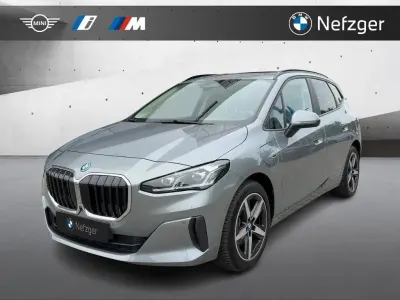 Gebraucht BMW 225 Active Tourer Sport Line 245 PS (180 kW) 2023 Grau Van / Kleinbus
