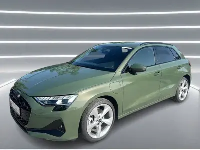 Gebraucht Audi A3 Advanced 204 PS (150 kW) 2025 Distriktgrün metallic Limousine