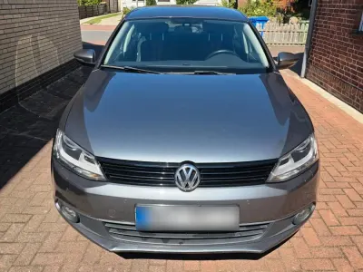 Gebraucht VW Jetta Match 122 PS (89 kW) 2012 Grau Limousine