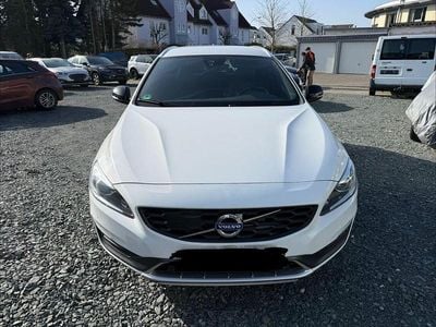 Gebraucht Volvo V60 CC Summum 190 PS (139 kW) 2015 Weiß Kombi