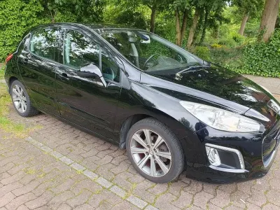 Gebraucht Peugeot 308 Platinum 120 PS (88 kW) 2011 Schwarz Limousine