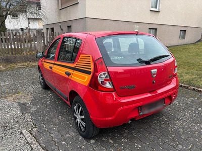 Rot Gebraucht 2009 Dacia Sandero Limousine | 1.900 € (Fairer Preis)