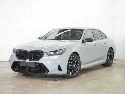 Używany BMW M5 Sport Line 727 KM (534 kW) 2025 Szary Sedan/Limuzyna