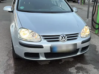 Gebraucht VW Golf V 102 PS (75 kW) 2005 Silber Kleinwagen