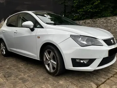 Używany Seat Ibiza FR 105 KM (77 kW) 2014 Biały Hatchback