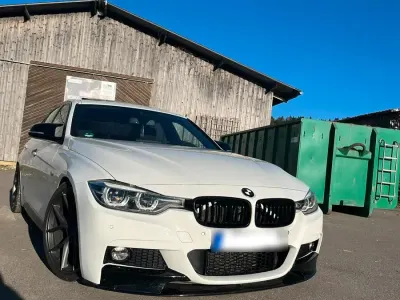 Gebraucht BMW 330 252 PS (185 kW) 2016 Weiß Limousine