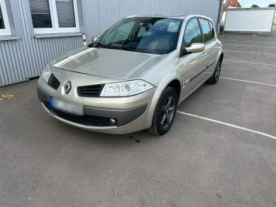 Używany Renault Mégane Authentique 111 KM (81 kW) 2007 Złoty Sedan/Limuzyna
