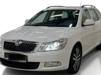 Gebraucht Skoda Octavia Ambition 122 PS (89 kW) 2013 Weiß Kombi