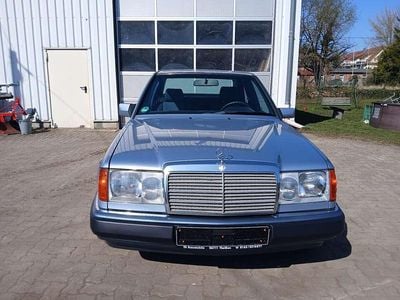 Gebraucht Mercedes 230 131 PS (96 kW) 1990 Blau Limousine