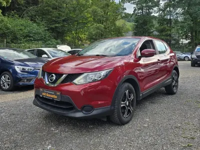 Gebraucht Nissan Qashqai Visia 116 PS (85 kW) 2014 Rot SUV