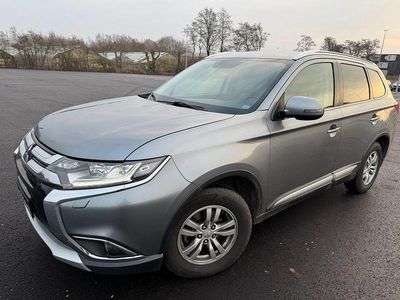 Grau Gebraucht 2017 Mitsubishi Outlander SUV | 9.500 €