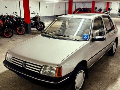 Gebraucht Peugeot 205 60 PS (44 kW) 1991 Silber Kleinwagen