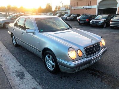 gebraucht Mercedes E240 Elegance Automatik/2.Hand/147 Tkm