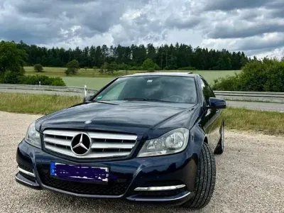 Gebraucht Mercedes C250 204 PS (150 kW) 2010 Blau Limousine