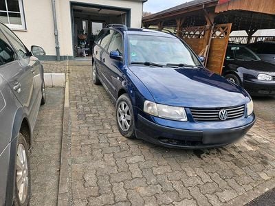 Gebraucht VW Passat 115 PS (84 kW) 2000 Blau Kombi