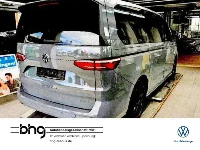 Gebraucht VW Multivan Life 218 PS (160 kW) 2023 Grau Van / Kleinbus