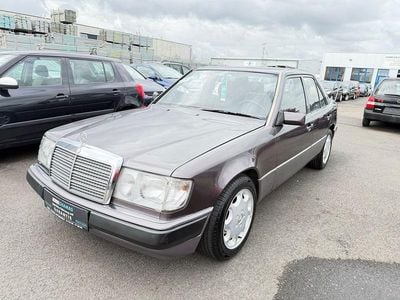Gebraucht Mercedes E220 150 PS (110 kW) 1993 Violet Limousine