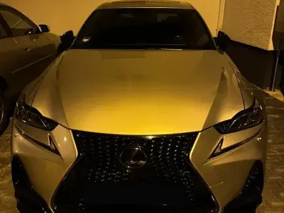 Gebraucht Lexus IS300 Sport Line 223 PS (164 kW) 2019 Silber Limousine