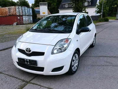 Gebraucht Toyota Yaris 69 PS (50 kW) 2010 Weiß Kleinwagen