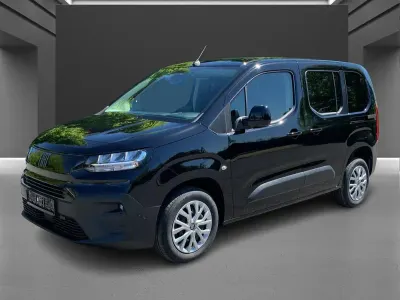 Neu Fiat Doblò 102 PS (75 kW) 2026 Cinema schwarz Van / Kleinbus