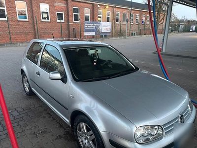 Gebraucht VW Golf IV 105 PS (77 kW) 2001 Silber Kleinwagen