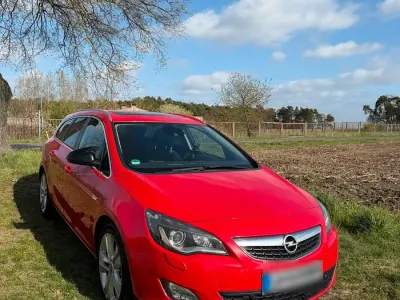Gebraucht Opel Astra Sport 160 PS (117 kW) 2011 Rot Kombi