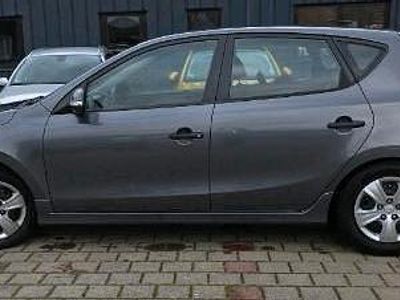 Grau Gebraucht 2011 Hyundai i30 Kleinwagen | 5.000 €