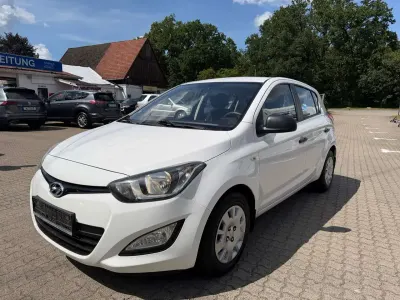 Gebraucht Hyundai i20 Classic 86 PS (63 kW) 2014 Pure white / sol Kleinwagen