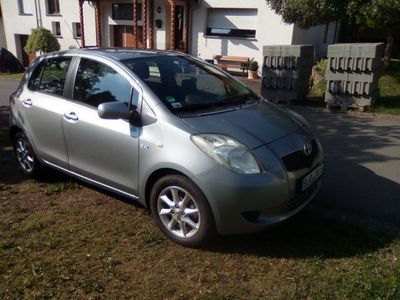 Usata Toyota Yaris Sol 90 CV (66 kW) 2006 Argento Berlina