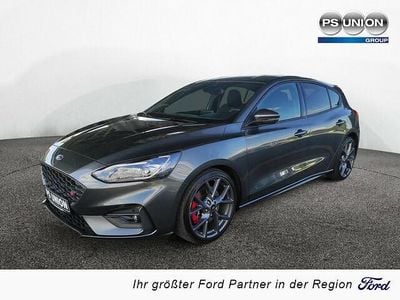 Grau / magnetic grau Gebraucht 2021 Ford Focus ST Limousine | 26.980 € (Guter Preis)
