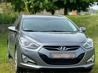 Gebraucht Hyundai i40 135 PS (99 kW) 2012 Grau Kombi