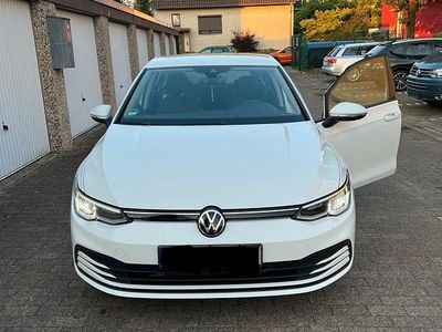 Gebraucht VW Golf VII 116 PS (85 kW) 2021 Weiß Kleinwagen