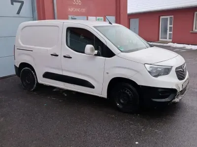 Begagnad Opel Combo 102 HK (75 kW) 2020 Vit Minibuss