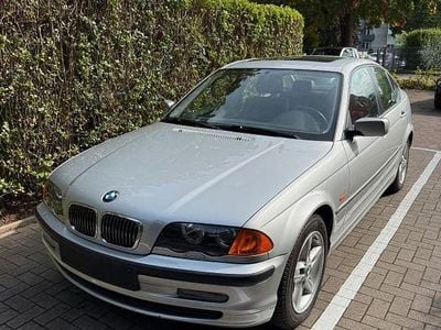 BMW 323