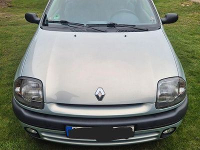 Gebraucht Renault Clio II 58 PS (42 kW) 2000 Silber Limousine