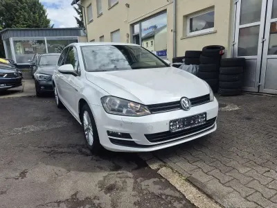 Gebraucht VW Golf VII Cup 110 PS (80 kW) 2014 Oryxweiß perlmutteffekt Kleinwagen